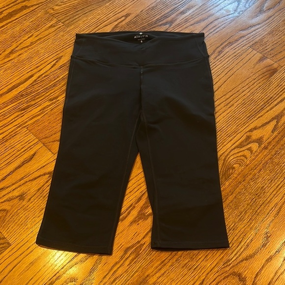 Athleta Woman’s Black Capris Size S - Picture 1 of 6